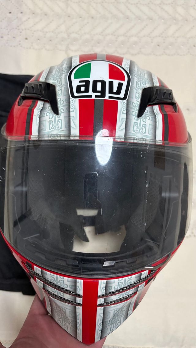Casco AGV Rojo y Blanco