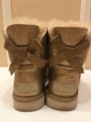 Botas UGG doradas brillantes