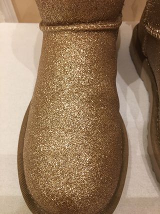 Botas UGG doradas brillantes