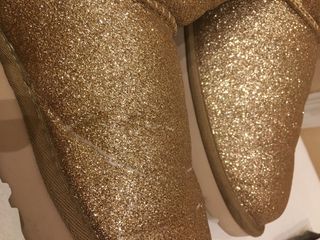 Botas UGG doradas brillantes