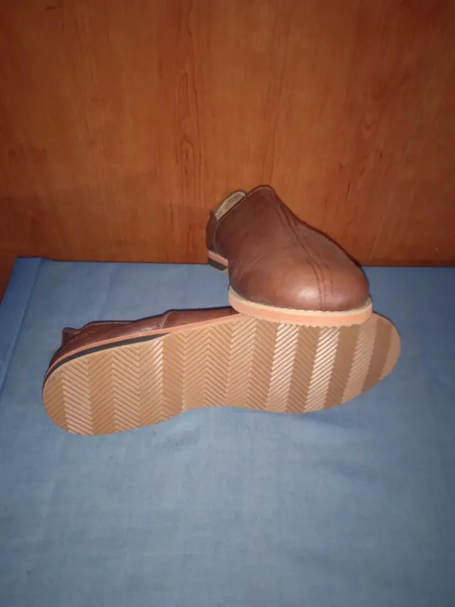 Babuchas de cuero marrones