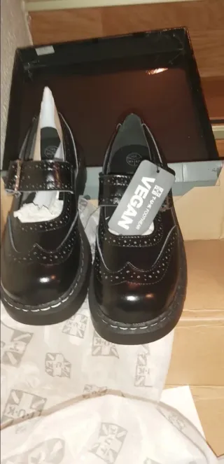 Zapatos T.U.K. Mary Jane Anarchic Negros