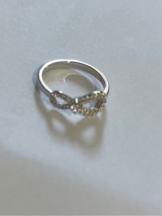 Anillo de infinito de plata y swarovski