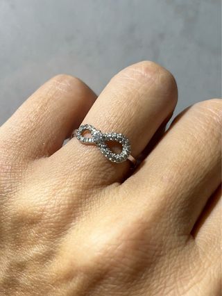 Anillo de infinito de plata y swarovski