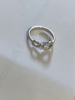 Anillo de infinito de plata y swarovski