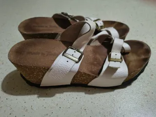 Infradito bianche con fibbie