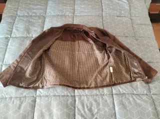 Cazadora de piel marrón