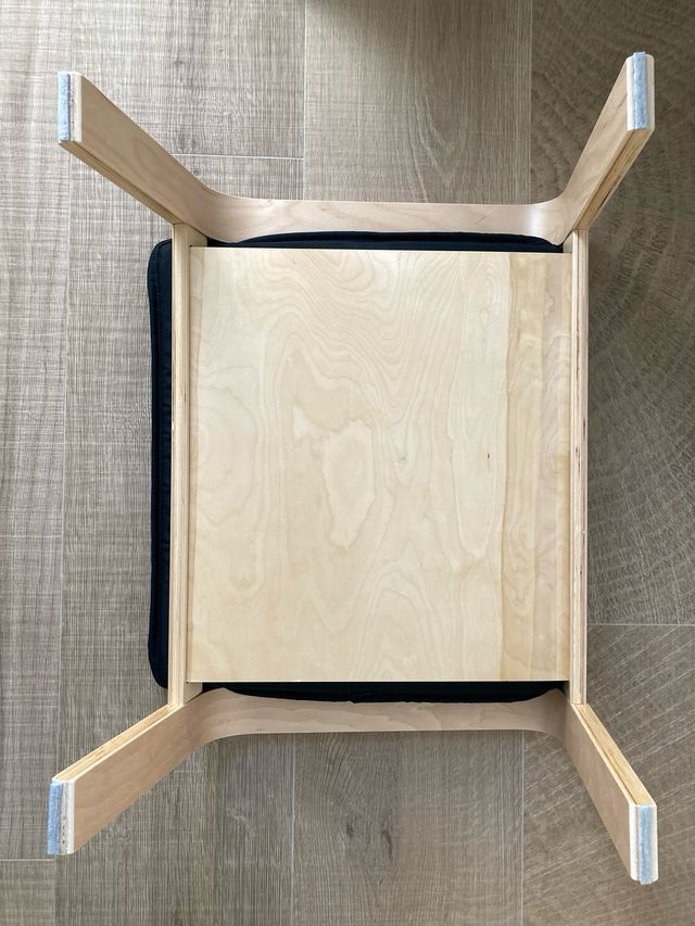 Reposapiés POÄNG chapa abedul/Knisa negro