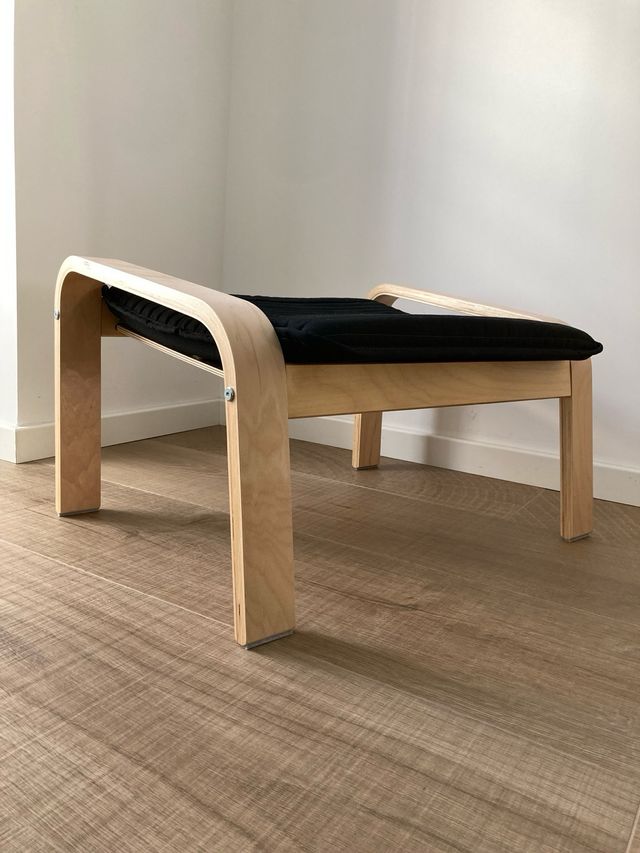 Reposapiés POÄNG chapa abedul/Knisa negro