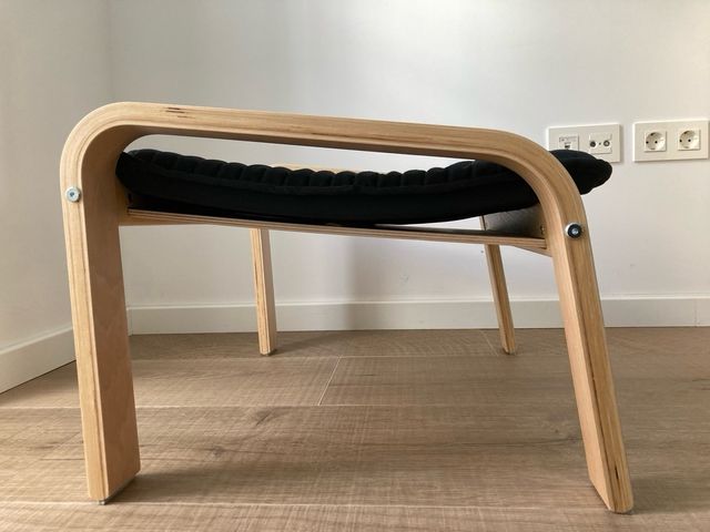 Reposapiés POÄNG chapa abedul/Knisa negro