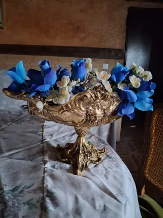 Centro de mesa de bronce antiguo