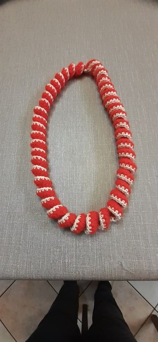 Collana uncinetto rossa e bianca