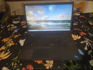 Portátil Dell Inspiron 3501 negro