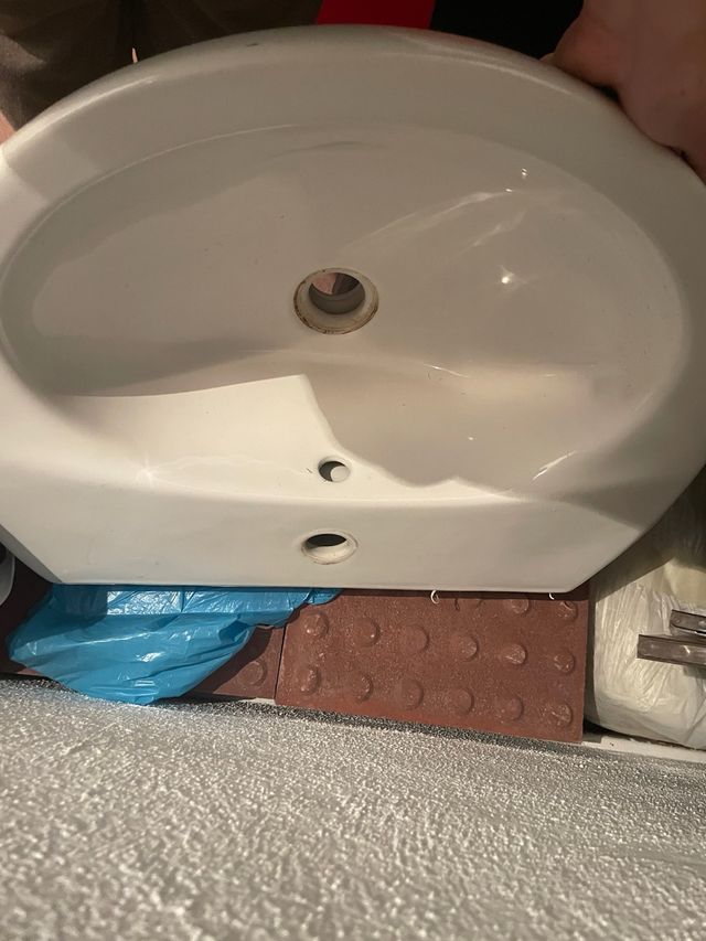 Lavabo de cerámica blanco