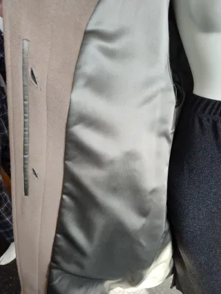 Abrigo de paño mujer con cuello de piel.