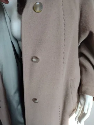 Abrigo de paño mujer con cuello de piel.