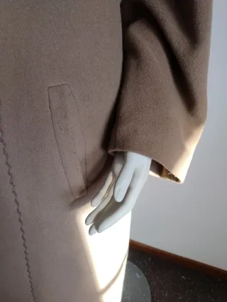 Abrigo de paño mujer con cuello de piel.