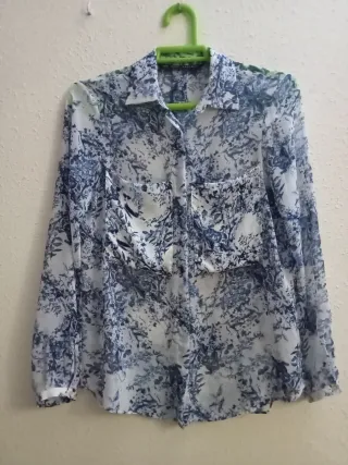Camisa Zara Estampada Azul y Blanca Talla XS