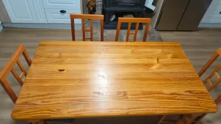 Mesa de comedor con 4 sillas