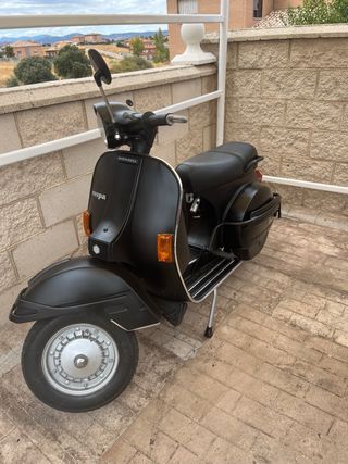 Vespa 200 DN Negra