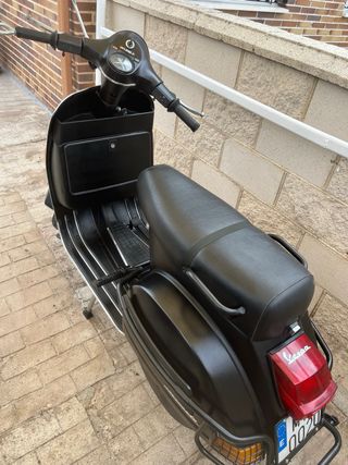 Vespa 200 DN Negra