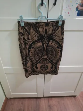 Falda tubo midi estampada marrón
