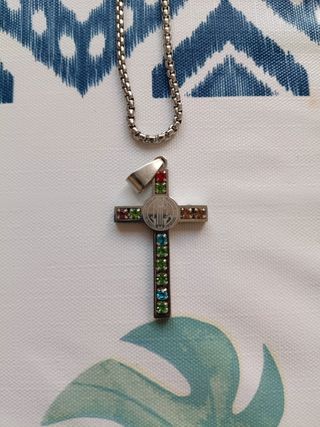 Collar Cruz con Piedras Multicolor y Cadena Plata