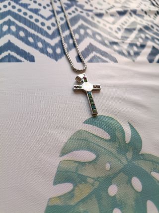 Collar Cruz con Piedras Multicolor y Cadena Plata