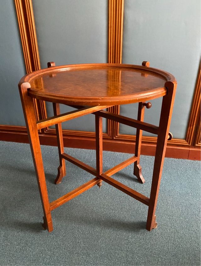 Tavolino rotondo in legno