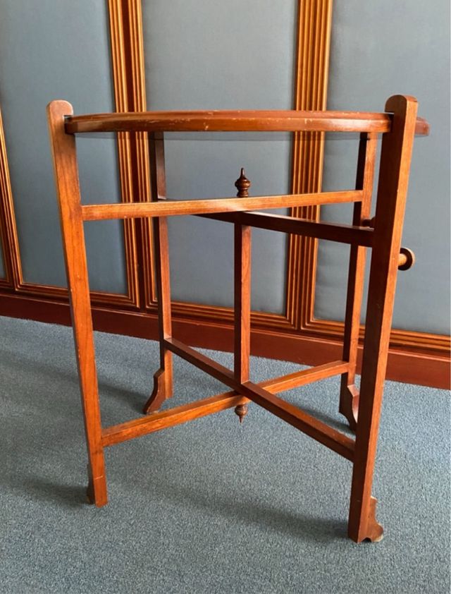 Tavolino rotondo in legno