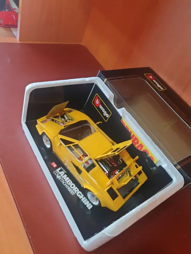Lamborghini Countach  Bburago scala da 1/18