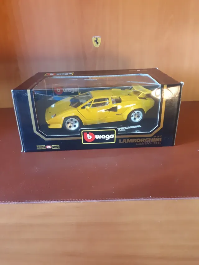 Lamborghini Countach  Bburago scala da 1/18