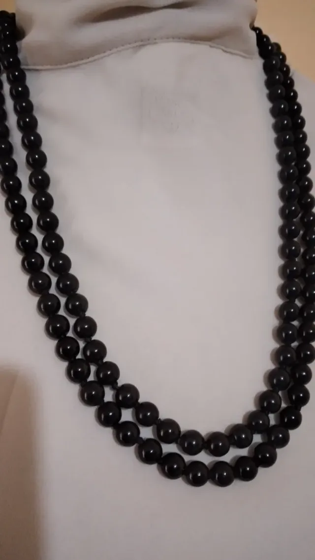 Collana in vetro nera