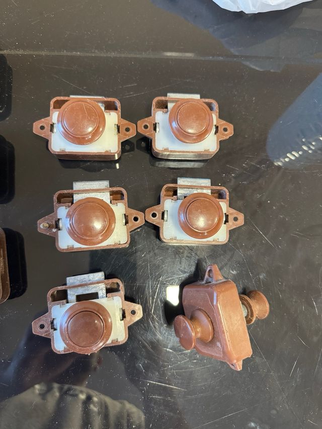 Manetas y pulsadores para camper