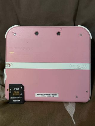 Nintendo 2DS Pink con Tomodachi Life incluso