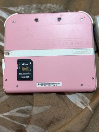 Nintendo 2DS Pink con Tomodachi Life incluso