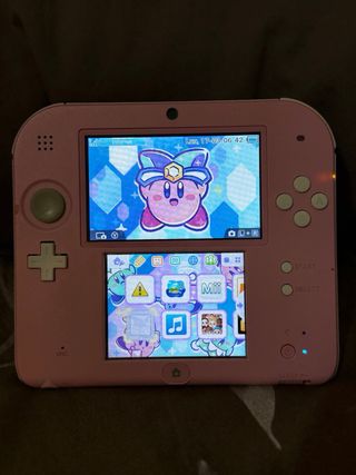 Nintendo 2DS Pink con Tomodachi Life incluso
