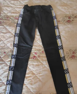 Jeans neri con logo startup laterale tag.12 anni