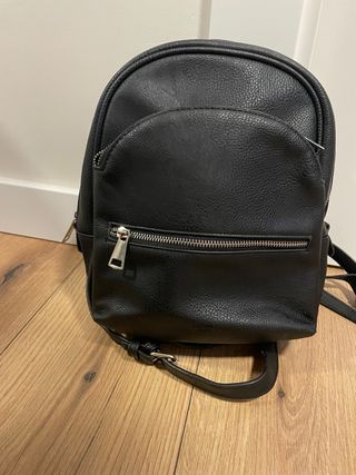 Mochila negra chica