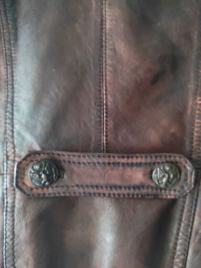 Cazadora de piel marrón