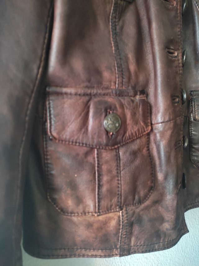 Cazadora de piel marrón