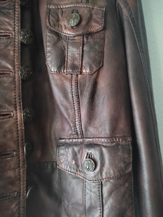 Cazadora de piel marrón