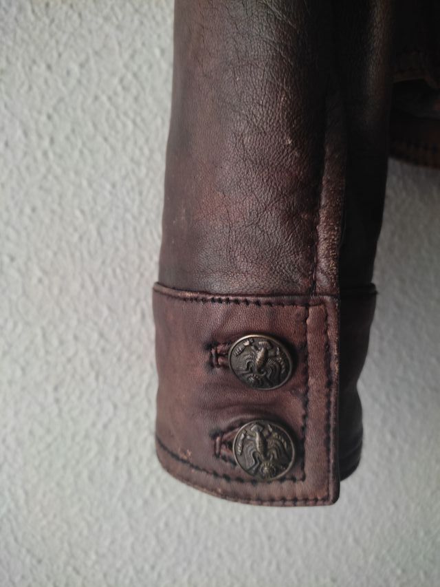 Cazadora de piel marrón