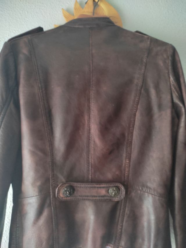 Cazadora de piel marrón