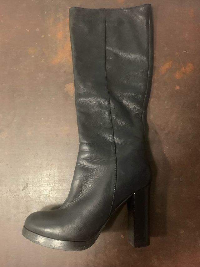 Botas altas de piel negras