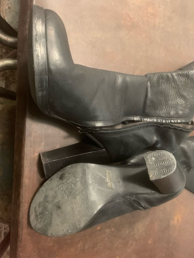 Botas altas de piel negras