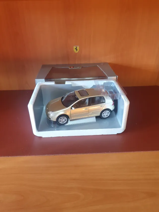 Bburago Volkswagen Golf 1:18