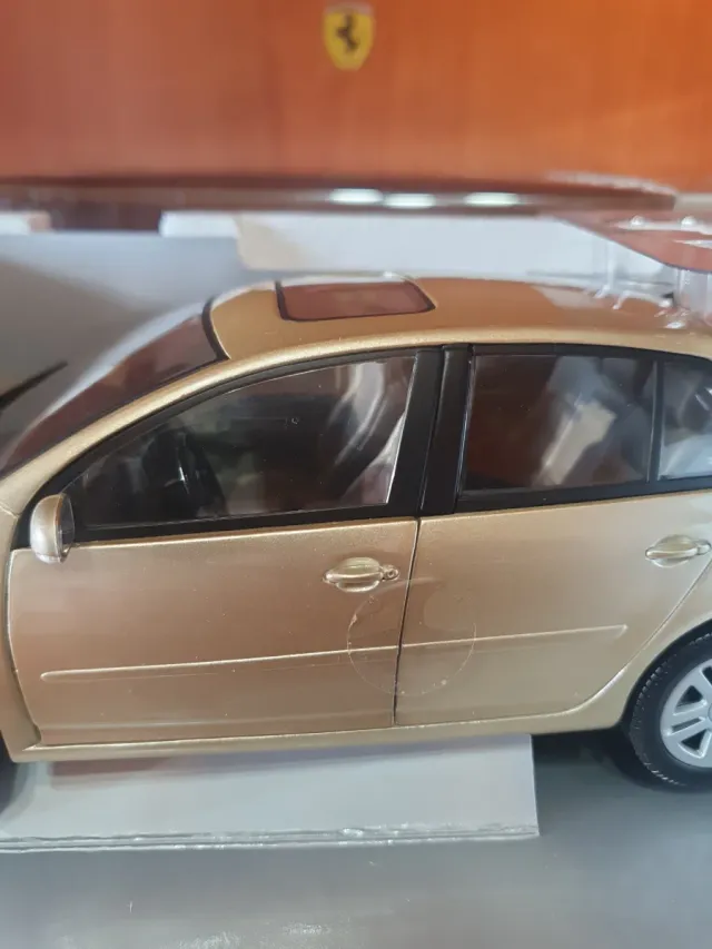 Bburago Volkswagen Golf 1:18