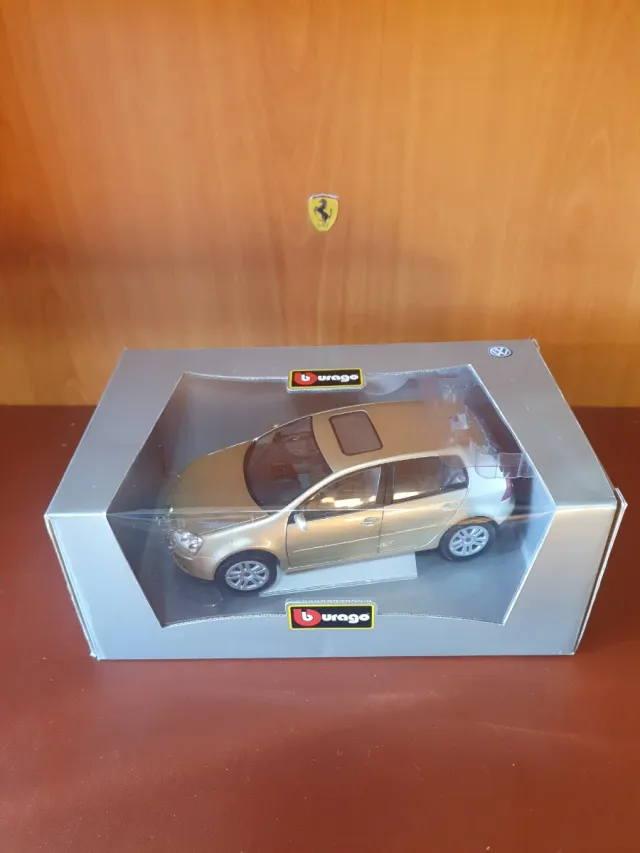 Bburago Volkswagen Golf 1:18