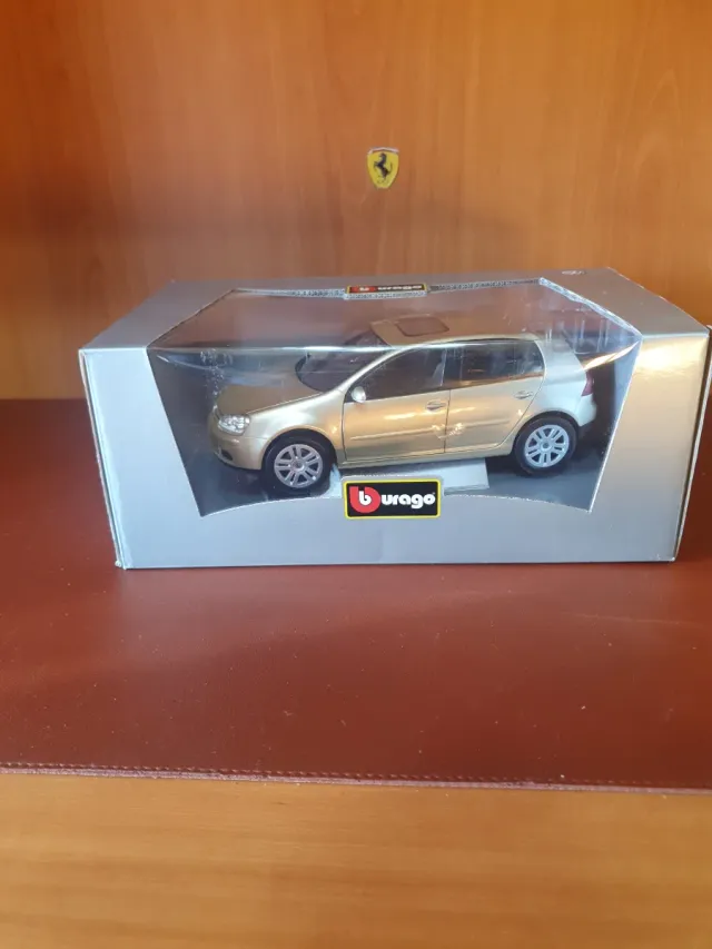 Bburago Volkswagen Golf 1:18